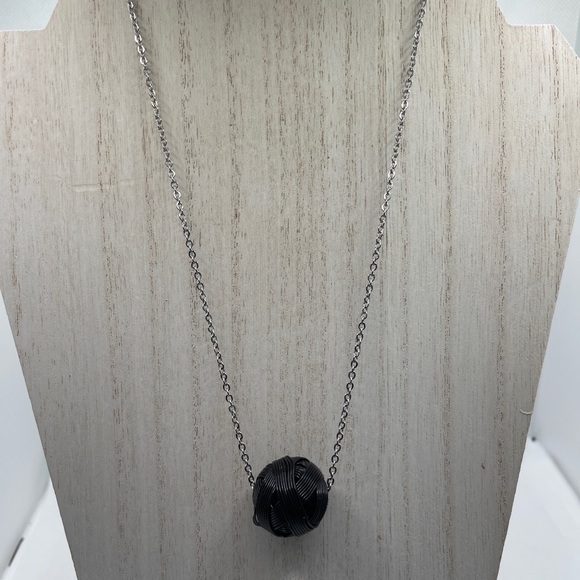 Black and Silver Necklace - Picture 1 of 3